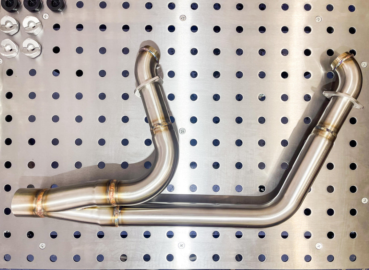 Stealth Pipes exhaust system on Harley M8 Softail 2017–2025 – stainless headers and muffler, side view, photo 5 of 36