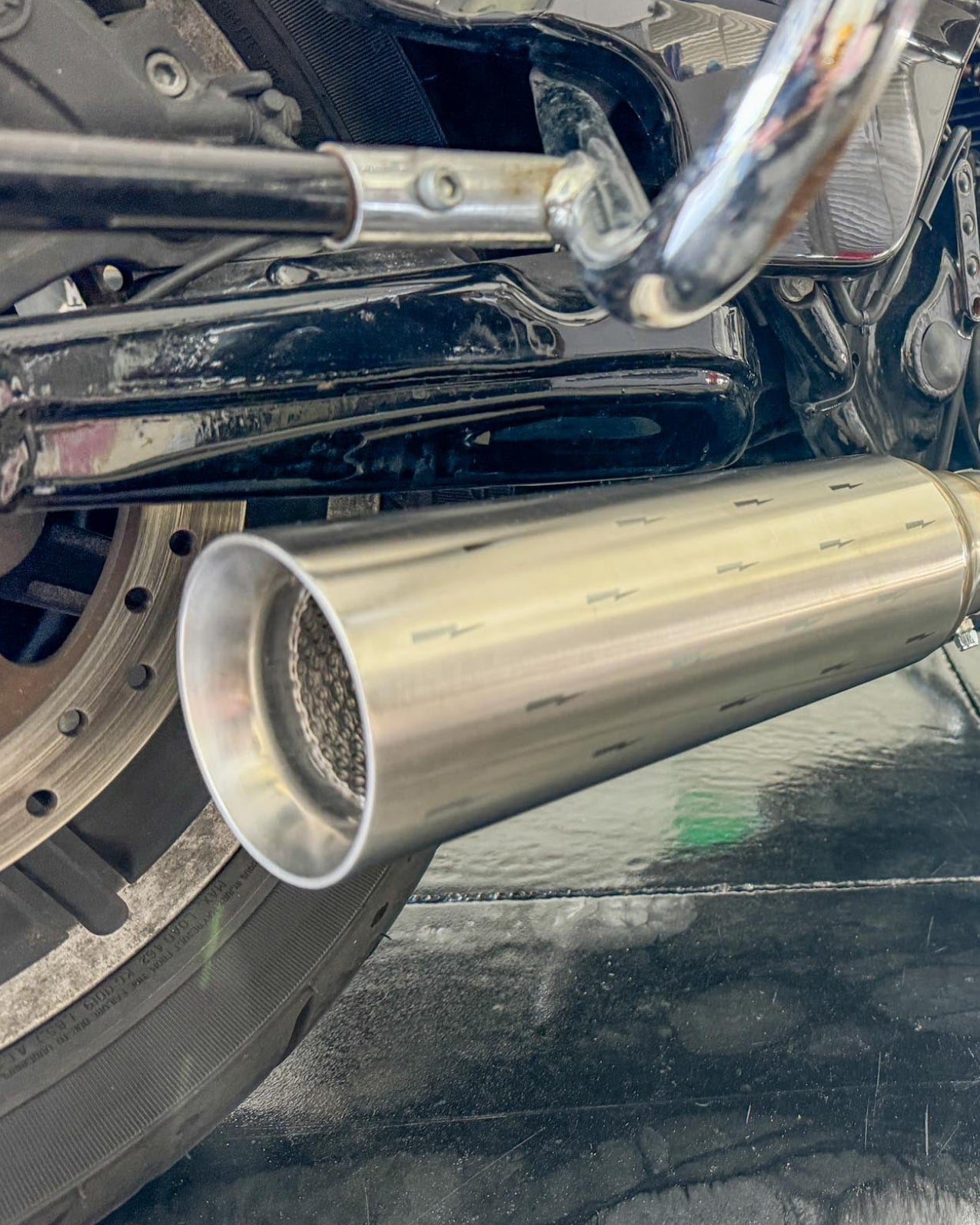 Stealth Pipes Breacher muffler – polished stainless steel slip-on exhaust