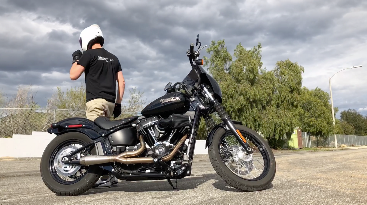 Stealth Pipes exhaust system installed on Harley M8 Softail – view of side (2017–2025), photo 9 of 36